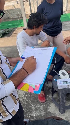 Prakhar Garg on Instagram: "Banana Leaf Therapy For Complete Detox . Follow @yogawithprakhar for more . #yogawithprakhar #bananaleaf #panchkarma #naturopathe #naturopathy"