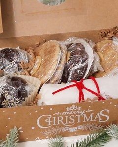 Christmas cookie season is here!! Drop an emoji to let us know how you feel about it! Are you excited to bake a few dozen cookies and get together with old friends and family? Or are you dreading having to put on pants and socialize through the holiday season? Feel free to be totally honest--this is a judgment-free zone! 🍪 💯 If you're baking cookies this holiday (whether you're looking forward to it or totally dreading it), I've got a cookie boxing tutorial that will save you SO much time and 