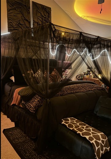 🤎 welcome to my jungle 🐆🦒🐅🦓 #beddingdecor #fallbedroom #safaribedroom #canopybed #moodybedroom