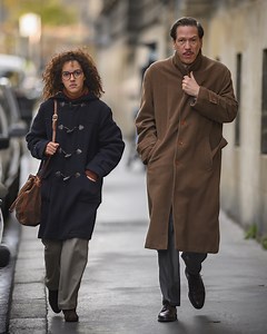 Dans “Nos frangins”, dernier long métrage de Rachid Bouchareb, Reda Kateb joue le grand frère de Malik Oussekine. Il relate les trois jours ayant suivi la mort de l’étudiant ainsi que celle d’un deuxième jeune homme, Abdel Benyahia, dont l’histoire a longtemps été oubliée. Un film mémoire dont l'acteur voulait absolument faire partie. | Télérama