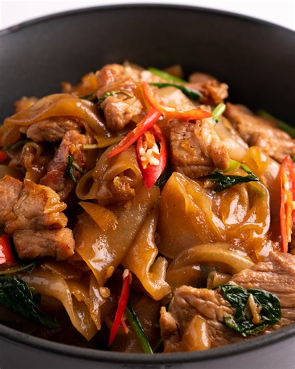 28K views · 686 reactions | Sweet, spicy, savoury perfection in one pan! That’s how you do drunken noodles right ️ | Quick and Easy Cooking with Marion | Facebook