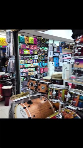 This Music Instrument Shop in China Is HUGE 🎸🎶 #MusicLovers #ChinaVlog