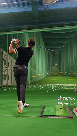 Super Slow Motion Golf Driver Swing | Tiger Golf TV