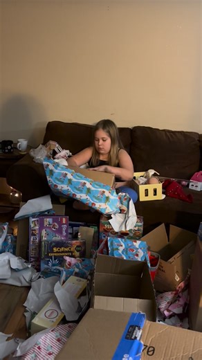 So most of you probably know that Delilah’s name was inspired by the song “hey there Delilah” by the Plain White Tee’s. And when Delilah first heard that song, she thought it was made for her. Now, she just loves the song and the band and she’s had a few TikTok comment exchanges with the Plain White Tee’s over the past couple years. Well, PWT’s and We The Kings are currently on tour, the tour is called “Delilah Vs Juliet”. Delilah has never been to a concert before and now her and I will be fron