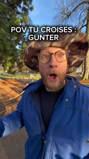 Sur la plate-forme rouge 👀 #humour #imitation #fyp #pourtoi