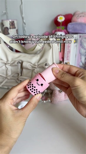 Did I need this? No Am I now emotionally attached? Yes🙈 This boba straw keychain set is everything