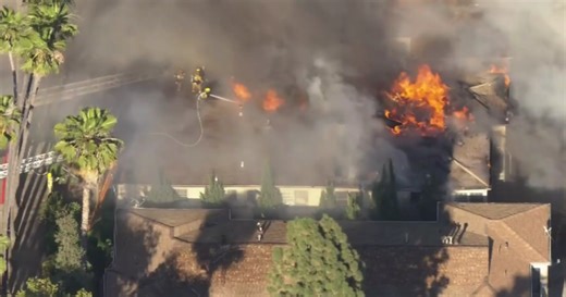 16 apartment units destroyed as massive fire rips through pair of Hollywood apartment buildings