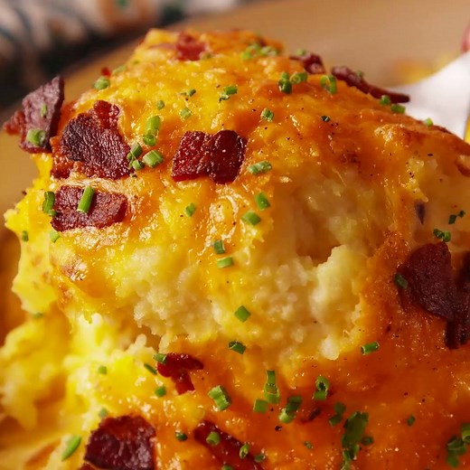 If you're not loading up your mashed potatoes this Thanksgiving, you're doing it SO wrong. Full recipe: http://dlsh.it/lfmd8W8 | Delish