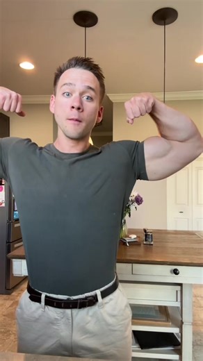 Men's Fashion Tips: Best Shirts to Show Off Muscles