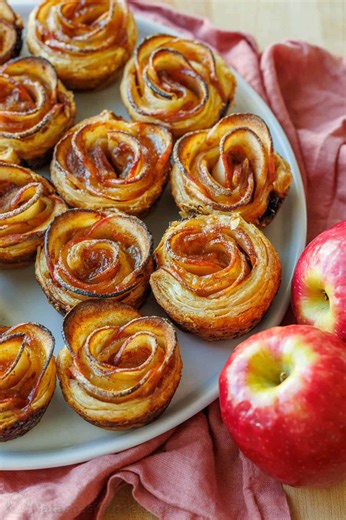These stunning Apple Roses are one of the easiest desserts 🍏🌹Recipe: https://natashaskitchen.com/apple-roses-recipe/ | NatashasKitchen.com