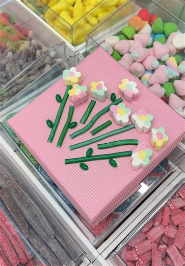 Аплікація з желейок з квітковою галявиною😍🌷 У Cherry Berry можливо все! #солодкийрай #солодкийбукет #cherryberry #желейки