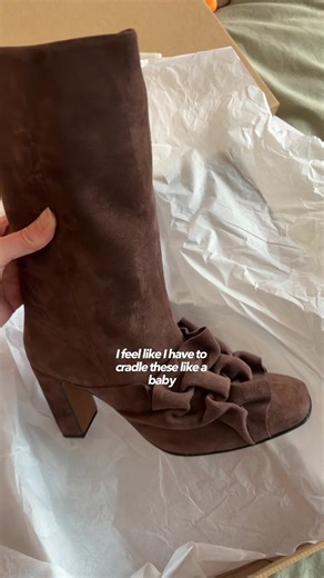 Unboxing the Greta Boots from Vendula: Fashion Must-Have