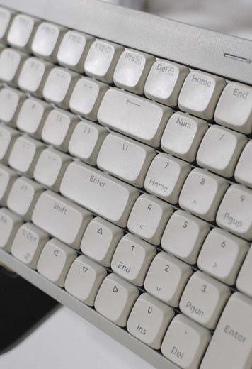 Sleek Design. Sublime Typing. Meet the Lite 100. #LofreeKeyboard #WirelessKeyboard #KeyboardAesthetic #DeskSetup #MinimalistTech #Unboxing