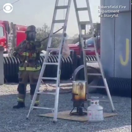 Here's what NOT to do if you're deep-frying your turkey. The Bakersfield Fire Department overfilled a deep fryer with oil and lowered in a completely frozen turkey – which lit up in flames – demonstrating the wrong way to do it. They said to completely thaw turkeys before cooking. | CBS News