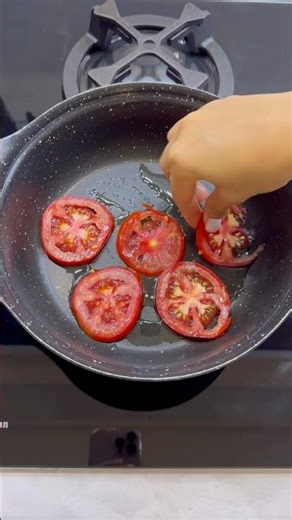 Easy breakfast morning egg tomato cheese omlet #asmr #asmrcooking #asmrbreakfast