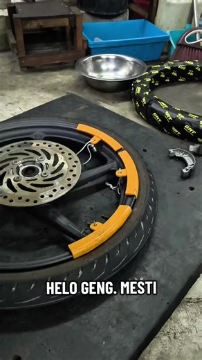 Pelapik Rim Motosikal: Lindungi dan Cantikkan Tayar
