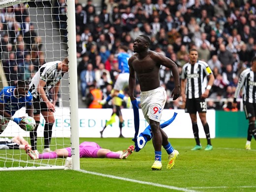 Brian Brobbey nets late winner as Sunderland complete derby double at Newcastle