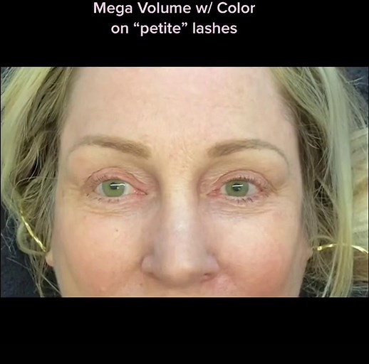 Ahhh, you older girls are my spirit animals ☺️ #glamma #megavolumelashes #silverhairdontcare #lashextensions #faceenvy