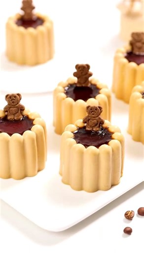 ‎𝙍𝙤𝙡𝙡𝙖 🍪🍫شیرینی|کوکی|دسر|کیک|شکلات‎ on Instagram‎: "🍮🍮🧸طرز تهیه در کپشن 🧸🍮🍮🍮@rolla__rolla__ 🧸🍮🍮🍮@rolla__rolla__ 📍مواد لازم موس: ۲۷۰ گرم پنیر خامه ای ۴۰ گرم شکر ۲۲۰ گرم خامه قنادی فرم گرفته ۵۵ گرم شکر 16 گرم ژلاتین 5 گرم پودر قهوه فوری 📍لایه رویی: آب جوش پودر قهوه فوری 5 گرم ژلاتین 📍کارهایی که باید انجام بدی: 1_ژلاتین رو تو نصف شیر (سرد) بریزید تا پف کنه بعد روی حرارت بخار آب ، مابقی شیر رو (بصورت داغ) بهش اضافه کنید و هم بزنید تا ذرات ژلاتین حل بشه و در نهایت پودر قهوه رو بر