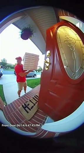 Delivery Driver Makes IMPOSSIBLE Pizza Save 🍕