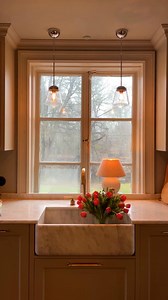 Han vuelto los Tulipanes Rojos ❤️ El clásico más elegante de la temporada regresa a nuestro catálogo… ¡y esta vez para quedarse! 🌷 Perfectos para dar un toque chic y natural a tu casa estas fiestas: en la mesa de Navidad, en una cena con amigos o simplemente para disfrutar de su belleza cada día. También son un detalle ideal para regalar, que puedes acompañar con una dedicatoria o con uno de nuestros packs de regalo para sorprender a quien más quieres esta Navidad. ✨ Descubre el Ramo de Tulipan