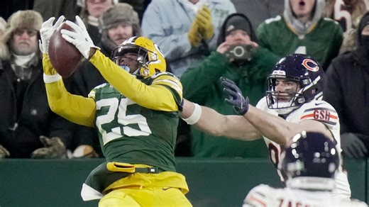 Late interception clinches Packers' 28-21 win in throwdown vs. Bears