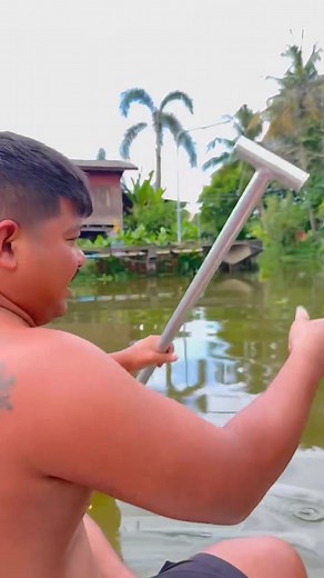 900K views · 26K reactions | บรรยากาศยามเย็นออกไปหาปลางมกุ้งที่ประตูเขื่อน หากับข้าวเย็น #มิสเตอร์สัน #หาปลาแบบวิถีชาวบ้าน #งมกุ้ง | Wasanchai Chuensiri | Facebook