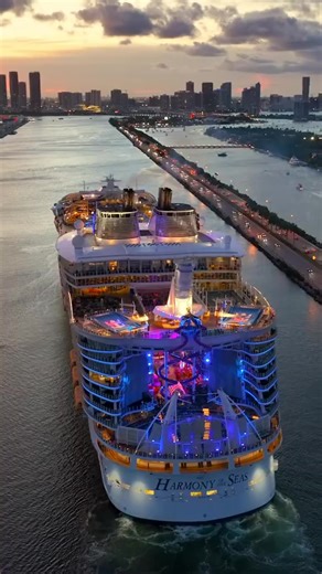 🌟🚢 Luxury Dubai Cruise with Exploria Experience the magic of the Arabian Gulf like never before! Join an unforgettable Dubai Cruise adventure where luxury meets breathtaking views. 🌊✨ Discover incredible destinations: 🇦🇪 Dubai – skyscrapers, shopping paradise, and golden beaches 🌴 Abu Dhabi – culture, elegance, and world-famous landmarks 🏝️ Doha – modern beauty and Arabian charm 🌅 Stunning sunsets, luxury ship parties, and unforgettable moments at sea