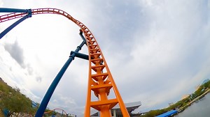 Take a front seat and back seat ride on Ice Breaker roller coaster at SeaWorld Orlando! | Theme Park Review