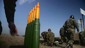 强悍的防空炮实弹射击演示，看炮弹就够吓人的