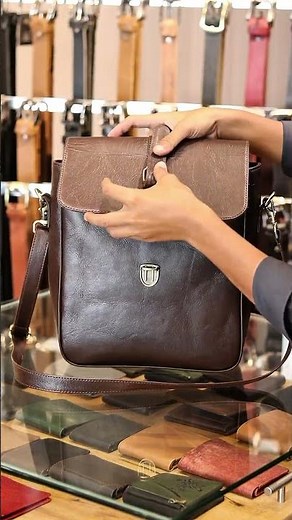 What’s the #1 item every traveler should carry? A crossbody leather bag. ✈️