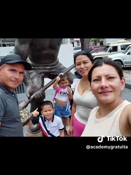 Videos de Maria Castiblanco (@academygratuita) con “sonido original - LÍDER ORTIZZSTHELLAAA⚘️♥️⚘️”
