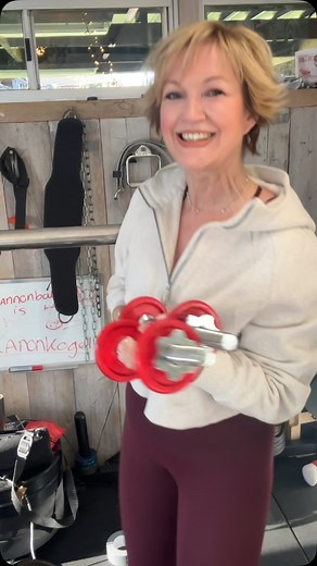 Katrin on Instagram: "Start the new week with good vibes and a workout of course 😌#newweek#goodvibration#workout#training#healtylife #positivity#nofilter#unplugged #dipanario#fitness#weightlossmotivation #instamood #instafit #люблю #улыбка #bestagermodel50plus @dipanario_fenice"