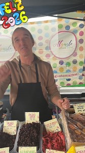 🎆 ¡Feliz 2026, familia! En ALGUSTO empezamos el año con la misma receta de siempre: sueños grandes, ilusión a rebosar y sabor del bueno. ￼ Gracias por cada visita al puesto, por cada “me lo llevo”, por cada risa y por recomendarnos. Ojalá este 2026 sea de los buenos: de los que traen salud, planes que salen, abrazos que se repiten… y un buen picoteo cuando toca celebrar (o cuando toca sobrevivir 😄). #algustomercadillo #2026Ready | Algusto