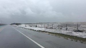#VIDEO: Dangerous storm surge washing up near Key Largo. #HurricaneIrma More: http://cbsloc.al/2eVNDXp | CBS Miami