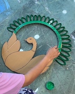 Peacock Perfection _ DIY woolen wall decor to brighten up your Space #crafts #peacock #diy | Deep's CRAFT