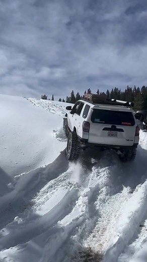 @amg_t4r back at it again, having fun in the snow with the 4runner! #4runner #toyota #offroad #snowwheeling #longtravel