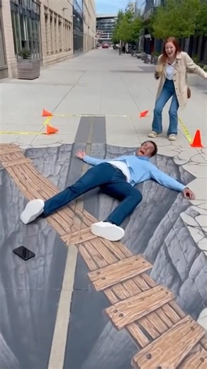 3D illusion floor makes him fall over#funny