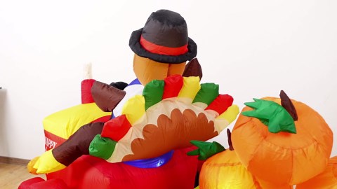 Crowye 6 ft Thanksgiving Inflatable Turkey Driving Tractor Blow up Fall Outdoor Decorations Turkey Inflatable Built-in LED Lights for Yard Garden Autumns Holiday Harvest Party Decor
