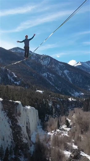 | 𝗳𝗼𝗿𝘁𝗵·𝗰𝗼𝗺·𝗶𝗻𝗴 | Exactly one year ago we named this line “Forthcoming” because we felt something building. We’d been working quietly for months and could see what was starting to take shape on the horizon. • Looking back, the name feels fitting. In 2025 we stepped into a lot, hosting the first U.S. speed highline competition, bringing the first U.S. urban speed comp to life, rigging one of the most advanced urban lines in the U.S. to date, and finally seeing our signature community e