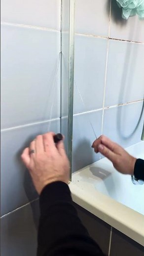 EASY WAY TO REMOVE SHOWER SCREENS #plumbing #youtubeshorts #diy