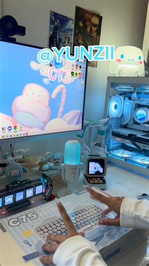 Skii ☁️ on Instagram: "A new cutesy keyboard from @yunzii_keyboard 🐈🩵 A cake shaped as a cat! 🎂 Details: - Tri-mode connectivity - Comes with a mousepad - Stickers - Back, sides, and smiley face lights - Extra accessories #keyboard #yunzii #gamingsetup #unboxing #gamergirl"