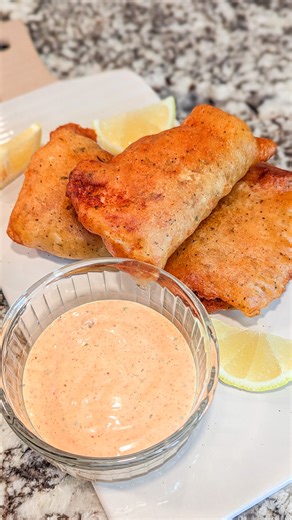 You’ll never go back to regular fish fry after this! These beer-battered fish not only have the crispiest batter, they also are seasoned WELL. You heard that right. Recipe by The Butta Babe below: Beer Battered Fish Ingredients 6 pieces cod, patted dry 1¼ cups AP Flour 2 Tbsp cornstarch 2 tsp powdered sugar 1 cup cold light beer or club soda 1 tsp seasoning salt 2 tsp onion powder 1 tsp. pepper 1.5 L canola oil Cajun seasoning, to taste Instructions: Heat canola oil in a saucepan on medium-high 