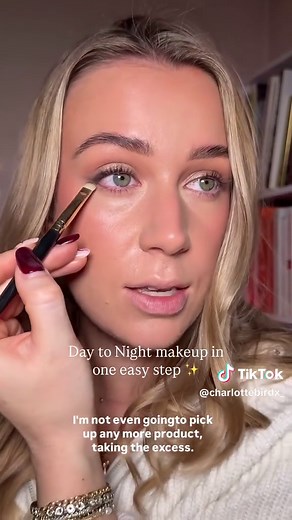 The one easy step to take your makeup from day to night👇🏻🤎✨ Eye Wand (Raven) & 225 Precise Eyeshadow Packer Brush Available at *Gifted* Save for later ✨✨