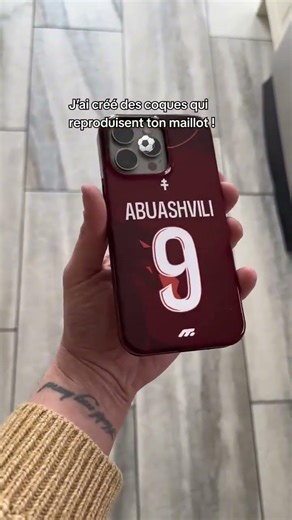 Fais monter la pression avant le coup d'envoi 🔥🏟️ Commande la tienne sur www.MYCASEFC.com