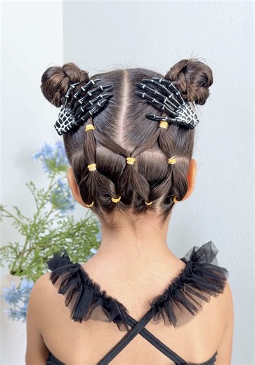 How EASY and SPOOKY is this hairstyle?! You have to try this one! 💀🧡 #toddlerhair #easyhairstyles #hairideas #pigtails #halloweenhair