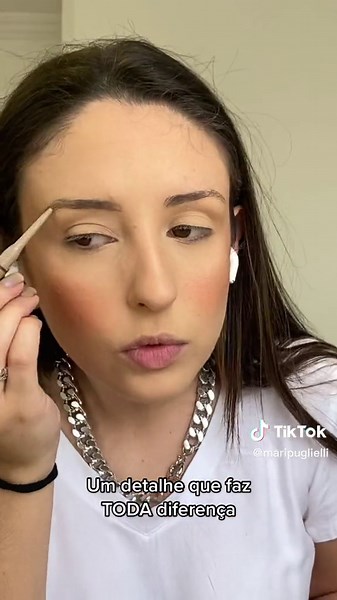 Juro, a make vira outra!!! #makeuphacks #dicasdebeleza #dicademaquiagem #makeuptutorial #makeuptips #makeup #maquiagem #tutorialmakeup #delineadogatinho #foxyeyes #foxyeyesmakeup #makefacil #maquiagemfacil