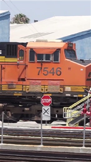 [Rare] BNSF Power Move with Ex ATSF Dash 9