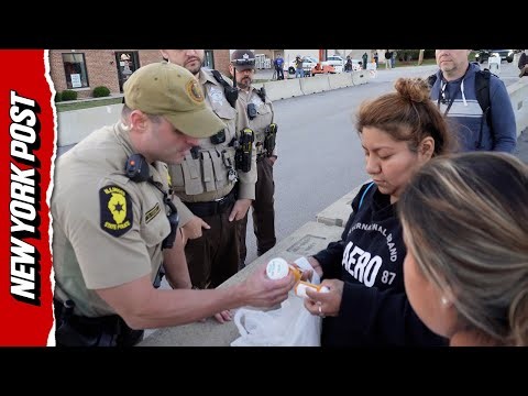 Officer Helps ICE Detainee's Family Trying to Deliver Medicine