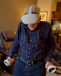 This veteran experiencing new tech for the first time is so heart-warming 🥺 | UNILAD